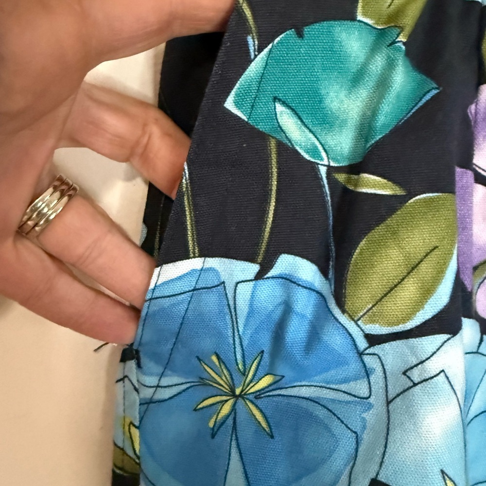 Talbots colorful Black floral pattern Skirt in size 12P - Picture 3 of 9